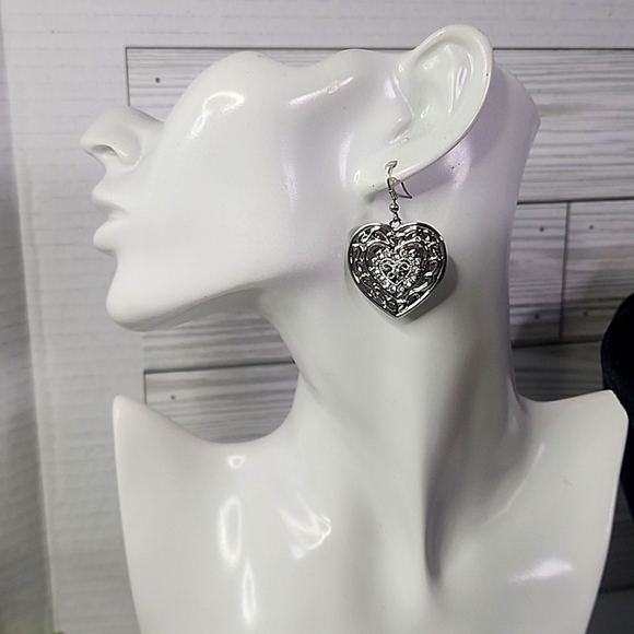 Silver Heart Necklace and Earrings Set Toggle Clasp New - Picture 6 of 7